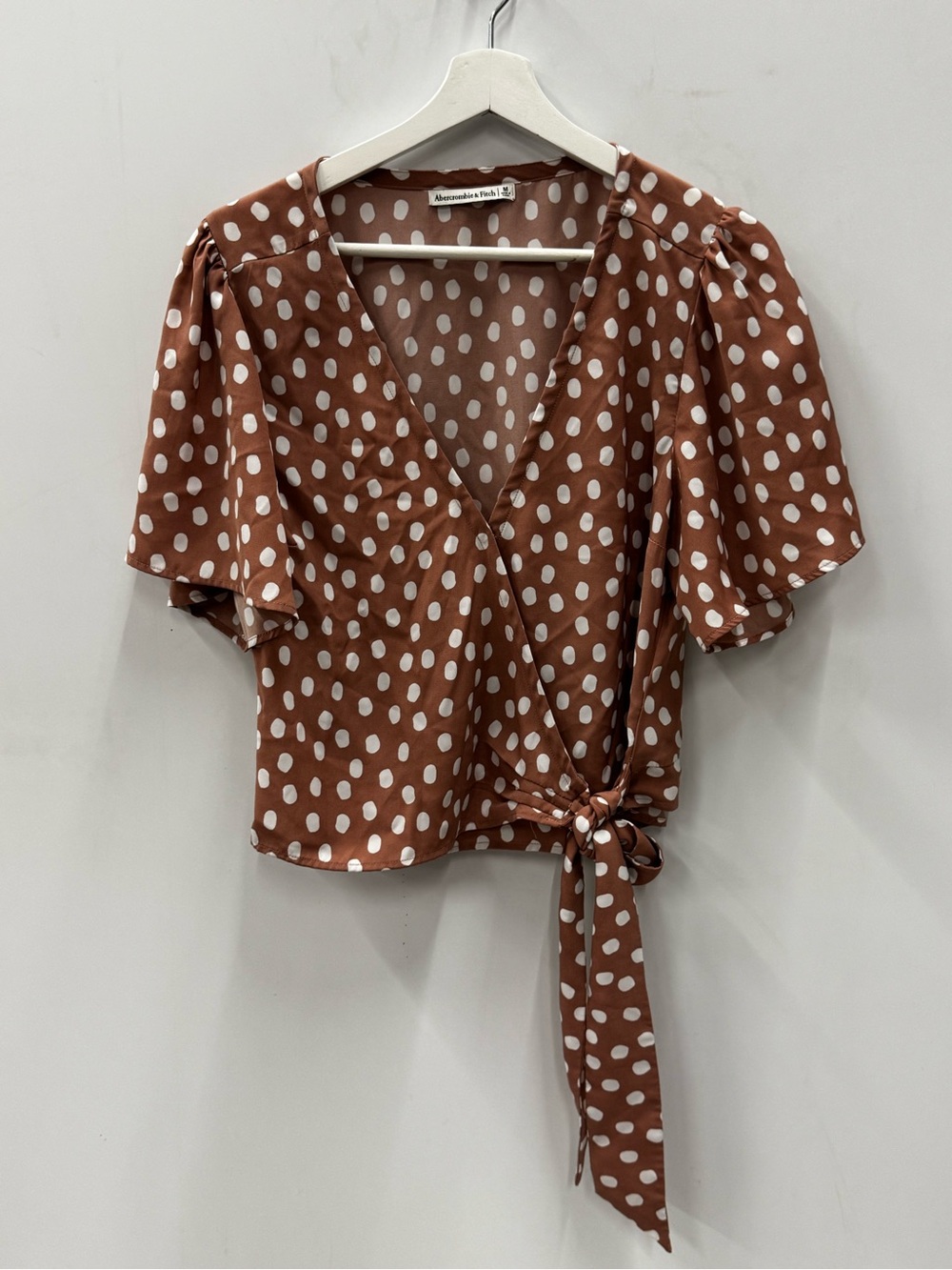 Abercrombie & Fitch polka-dot wrap short sleeve blouse size medium